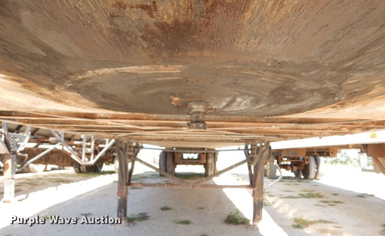 image for item LB9819 2005 Trail King  live bottom trailer