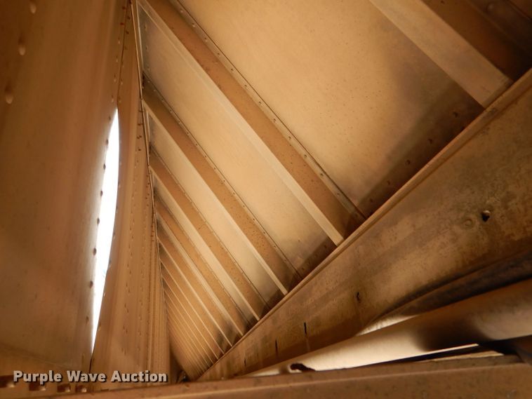 image for item LB9819 2005 Trail King  live bottom trailer