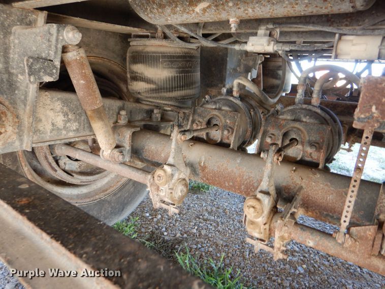 image for item LB9819 2005 Trail King  live bottom trailer