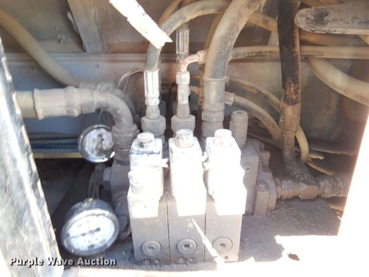 image for item LB9819 2005 Trail King  live bottom trailer