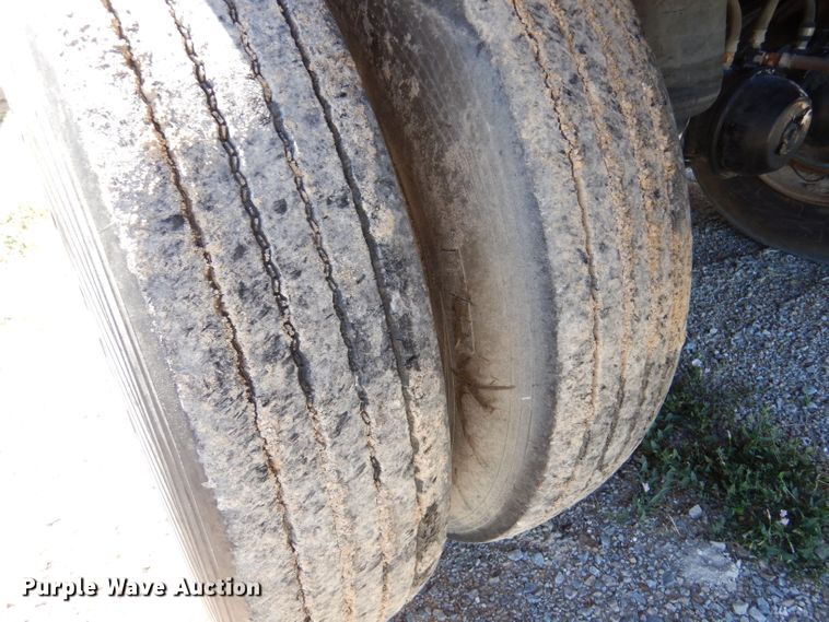 image for item LB9819 2005 Trail King  live bottom trailer