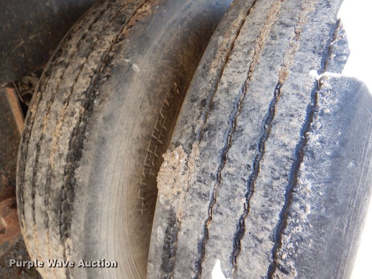 image for item LB9819 2005 Trail King  live bottom trailer