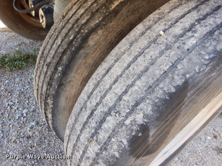 image for item LB9819 2005 Trail King  live bottom trailer