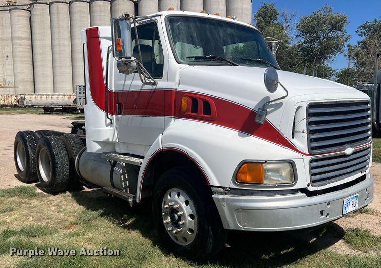 image for item LI9436 1998 Ford L9000  semi truck