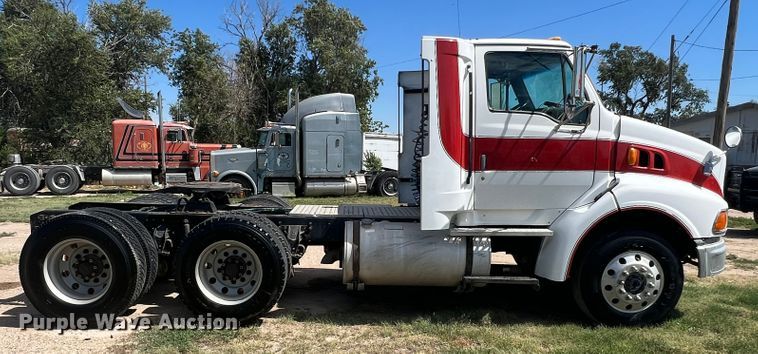 image for item LI9436 1998 Ford L9000  semi truck