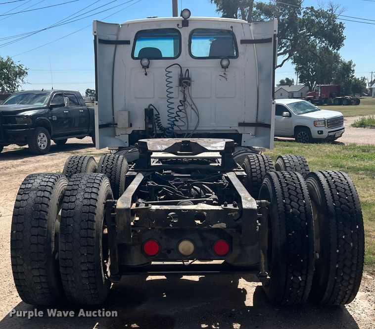 image for item LI9436 1998 Ford L9000  semi truck