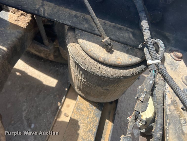 image for item LI9436 1998 Ford L9000  semi truck