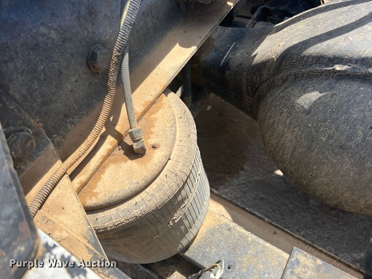 image for item LI9436 1998 Ford L9000  semi truck