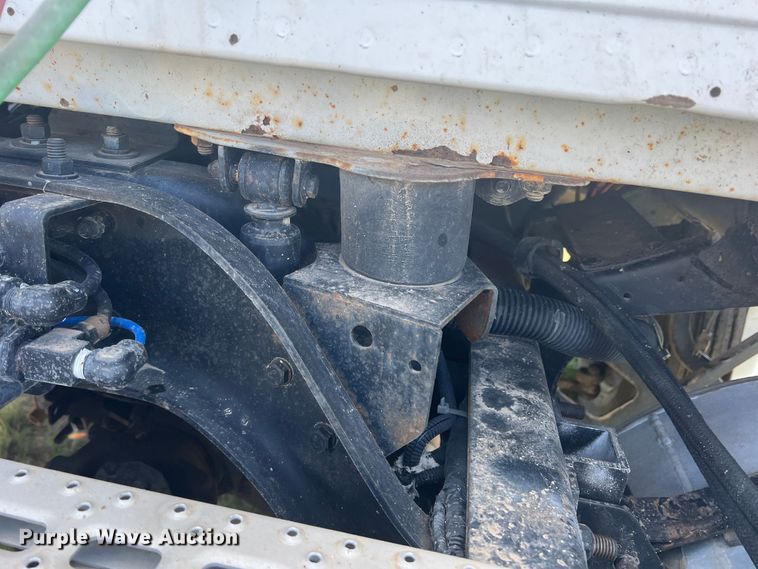 image for item LI9436 1998 Ford L9000  semi truck