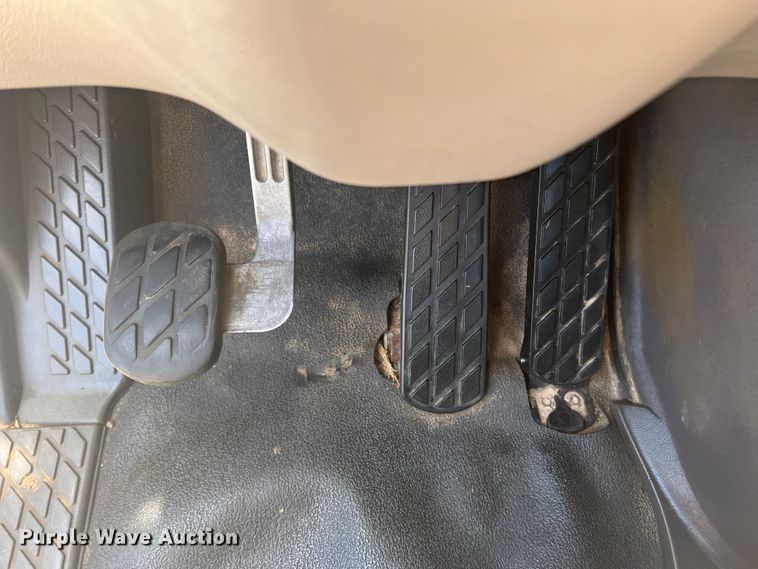 image for item LI9436 1998 Ford L9000  semi truck