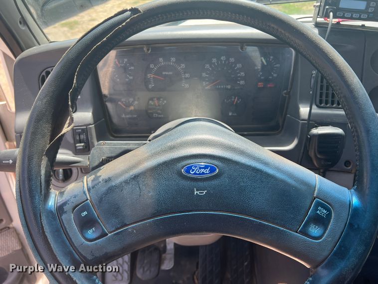 image for item LI9436 1998 Ford L9000  semi truck