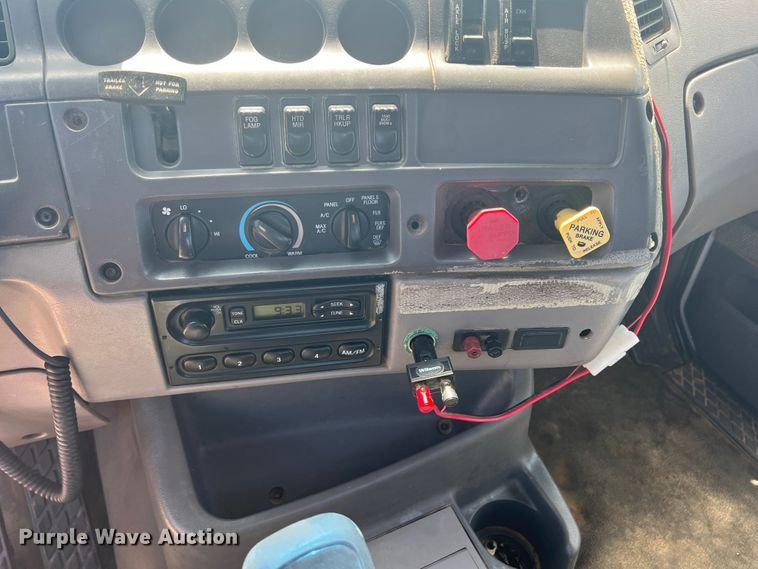 image for item LI9436 1998 Ford L9000  semi truck