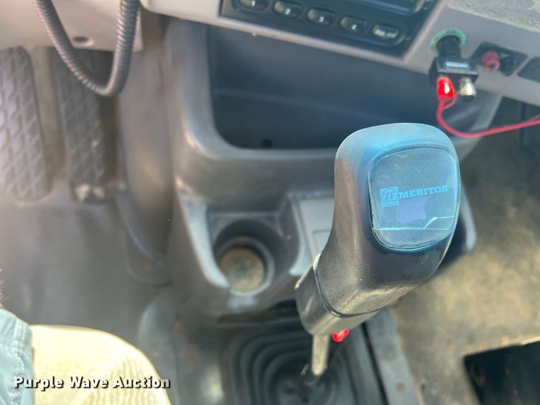 image for item LI9436 1998 Ford L9000  semi truck