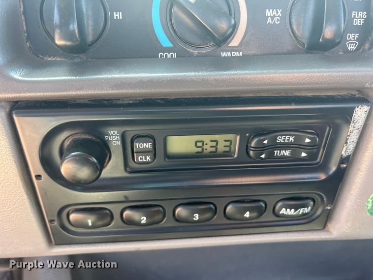 image for item LI9436 1998 Ford L9000  semi truck