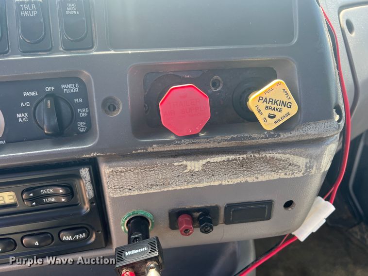 image for item LI9436 1998 Ford L9000  semi truck