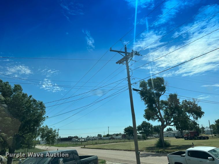 image for item LI9436 1998 Ford L9000  semi truck