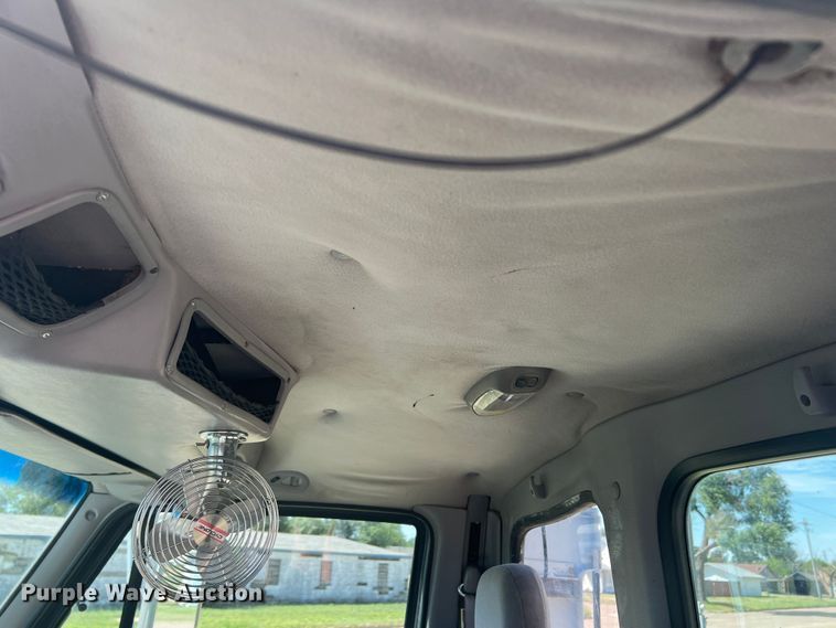 image for item LI9436 1998 Ford L9000  semi truck