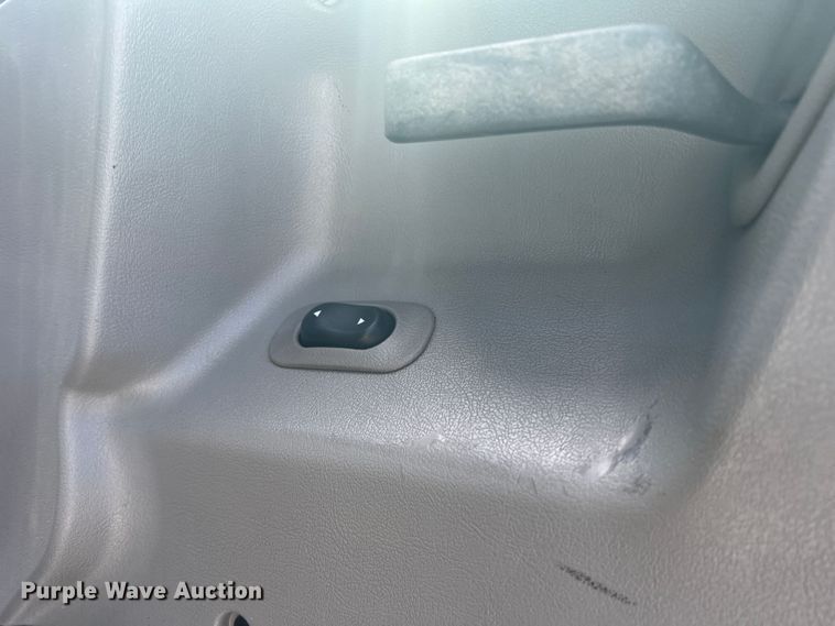 image for item LI9436 1998 Ford L9000  semi truck