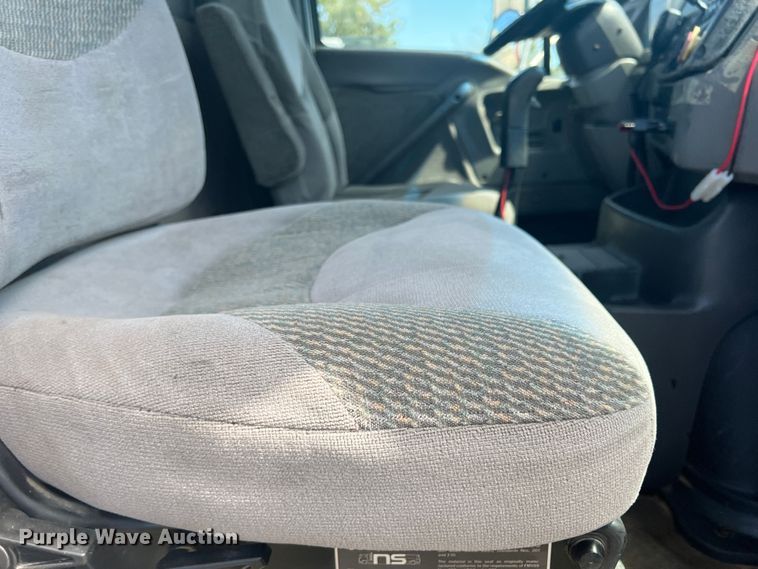 image for item LI9436 1998 Ford L9000  semi truck