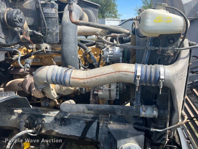 image for item LI9436 1998 Ford L9000  semi truck