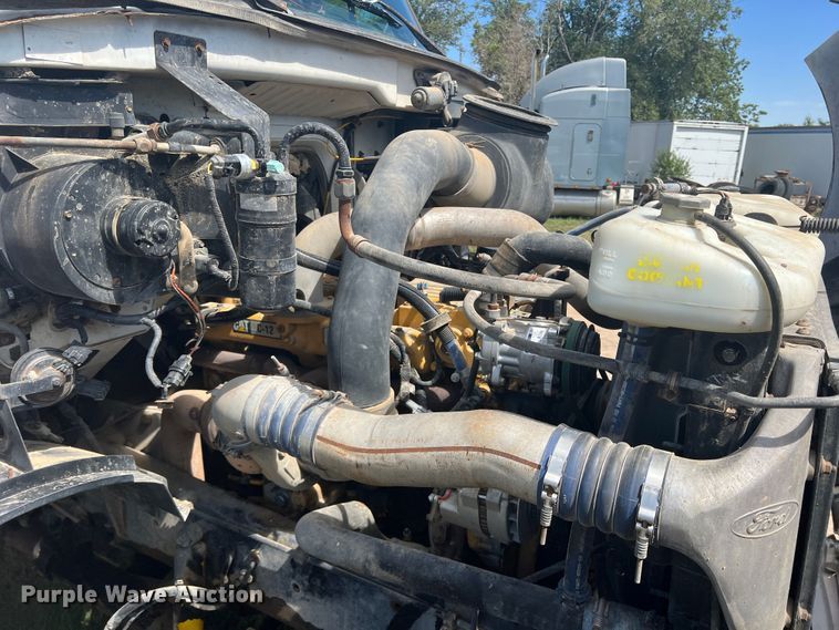 image for item LI9436 1998 Ford L9000  semi truck