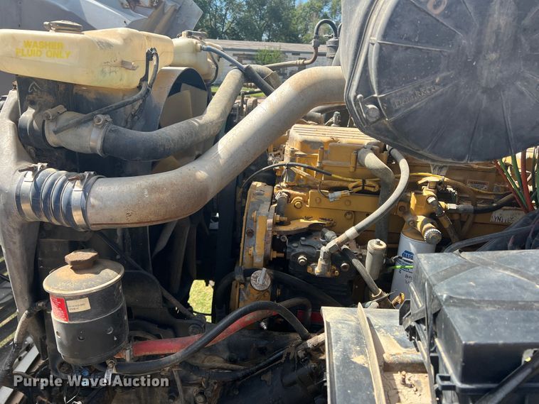 image for item LI9436 1998 Ford L9000  semi truck