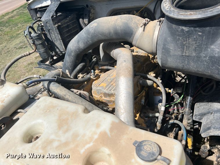 image for item LI9436 1998 Ford L9000  semi truck