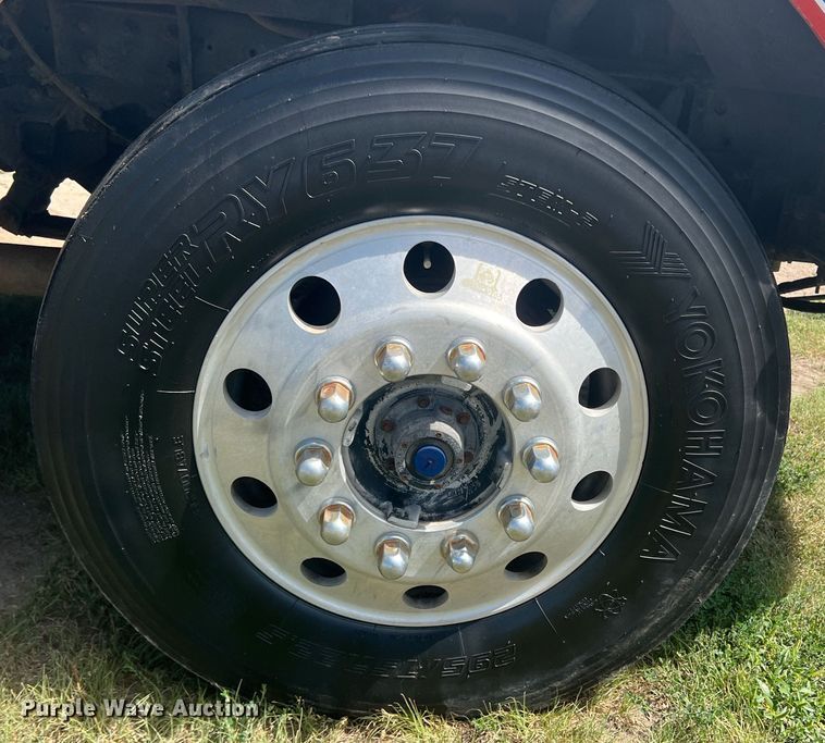 image for item LI9436 1998 Ford L9000  semi truck