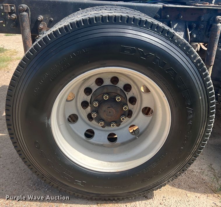 image for item LI9436 1998 Ford L9000  semi truck