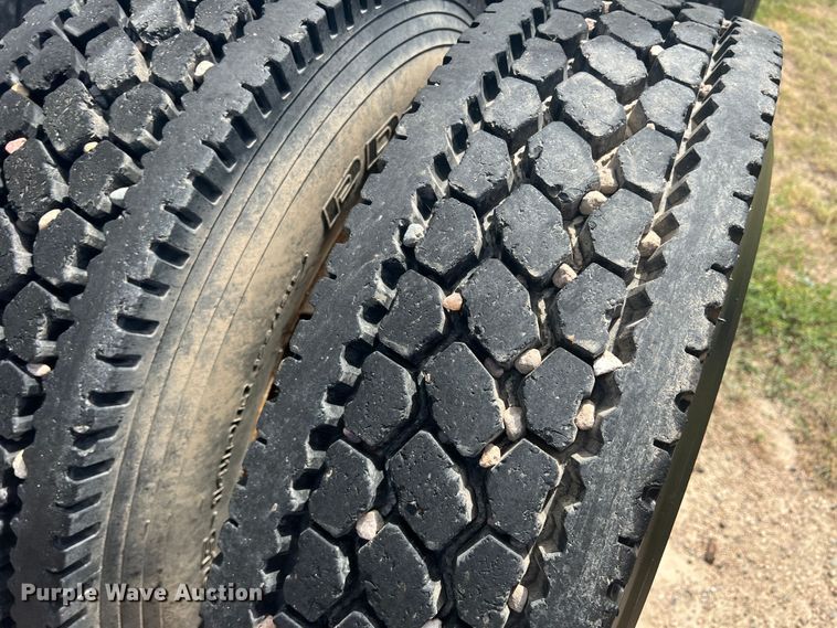 image for item LI9436 1998 Ford L9000  semi truck