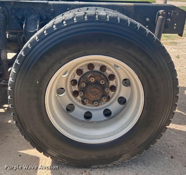 image for item LI9436 1998 Ford L9000  semi truck