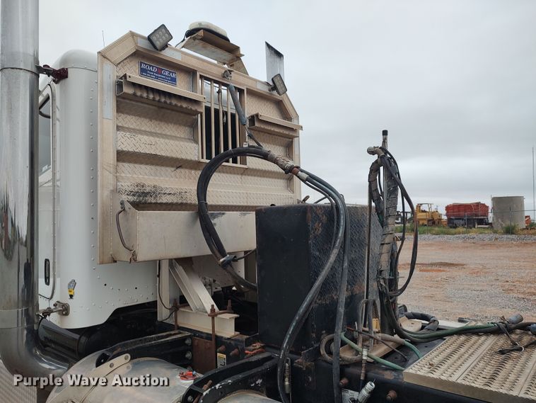 image for item LK9081 2006 Peterbilt 379  semi truck