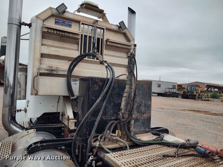 image for item LK9081 2006 Peterbilt 379  semi truck