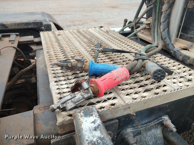 image for item LK9081 2006 Peterbilt 379  semi truck