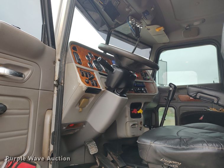 image for item LK9081 2006 Peterbilt 379  semi truck