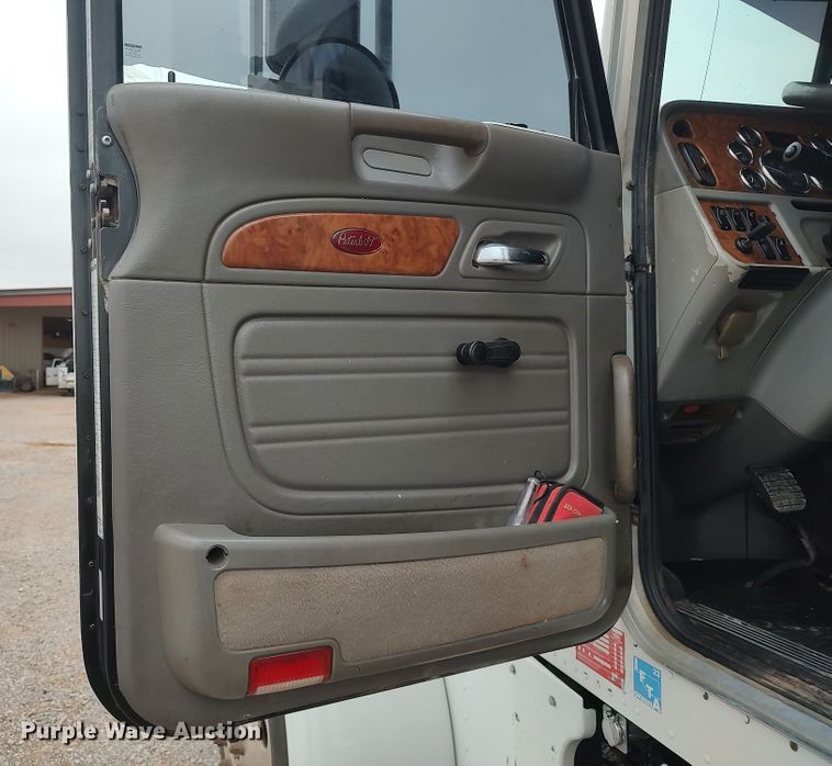 image for item LK9081 2006 Peterbilt 379  semi truck