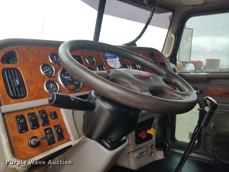 image for item LK9081 2006 Peterbilt 379  semi truck