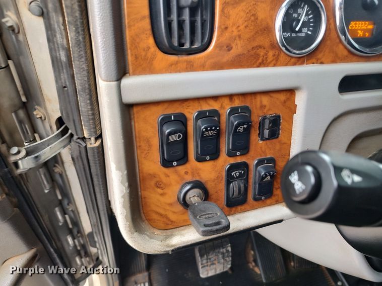 image for item LK9081 2006 Peterbilt 379  semi truck