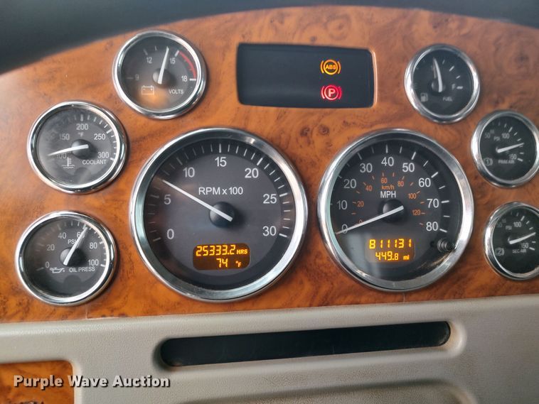 image for item LK9081 2006 Peterbilt 379  semi truck