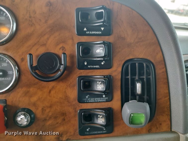 image for item LK9081 2006 Peterbilt 379  semi truck