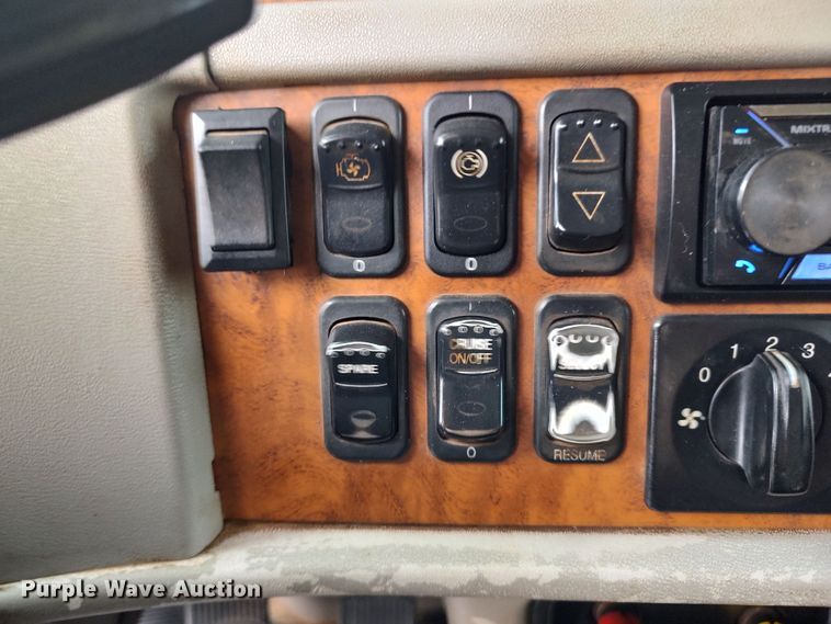 image for item LK9081 2006 Peterbilt 379  semi truck