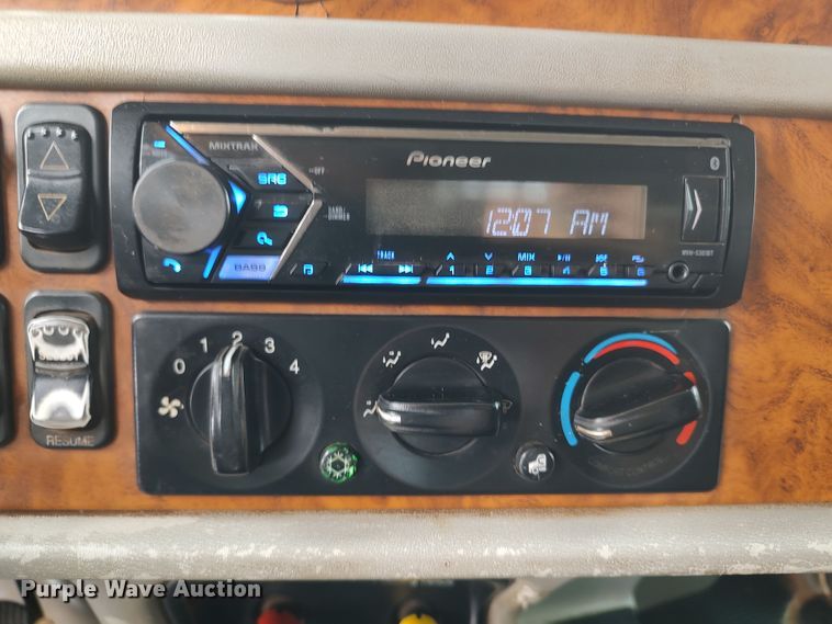 image for item LK9081 2006 Peterbilt 379  semi truck