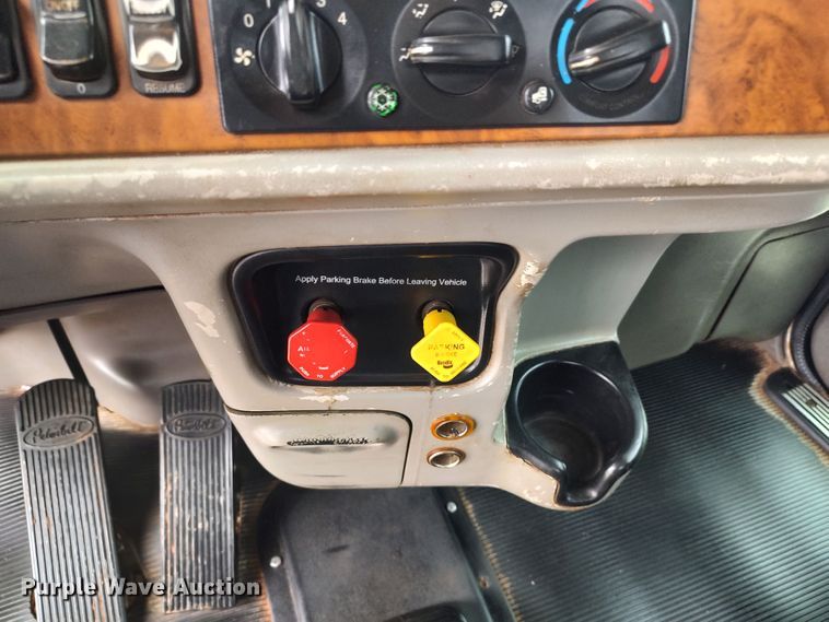 image for item LK9081 2006 Peterbilt 379  semi truck