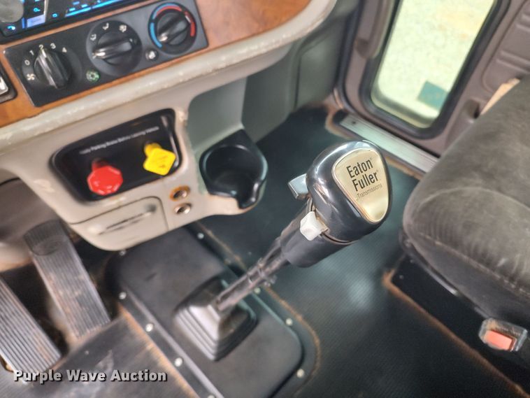 image for item LK9081 2006 Peterbilt 379  semi truck