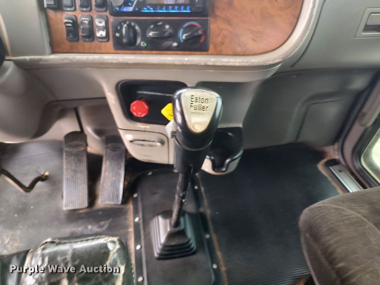 image for item LK9081 2006 Peterbilt 379  semi truck