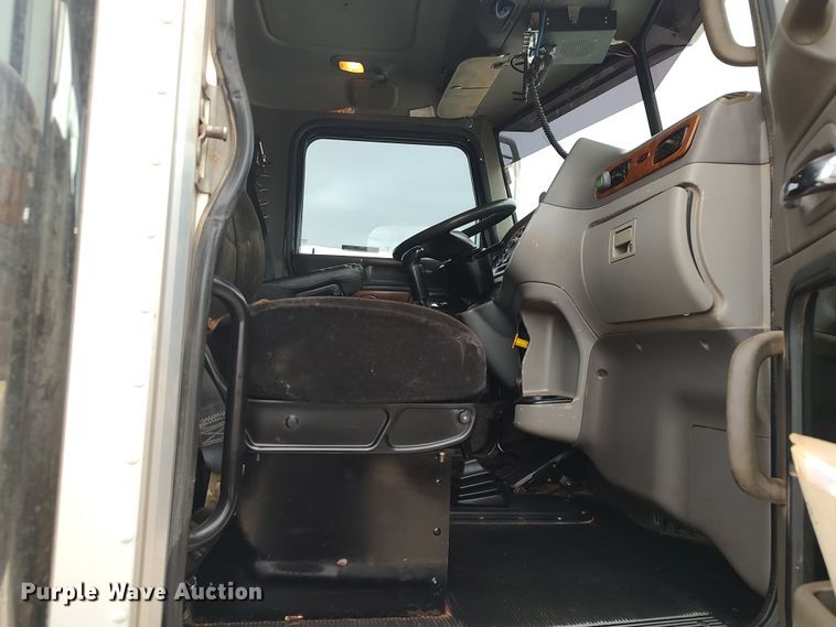 image for item LK9081 2006 Peterbilt 379  semi truck