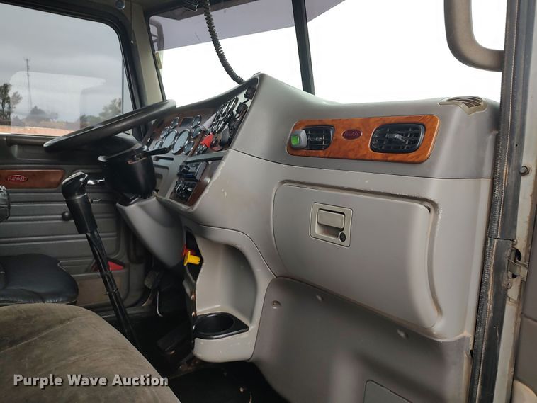 image for item LK9081 2006 Peterbilt 379  semi truck