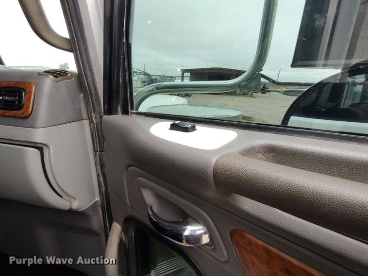 image for item LK9081 2006 Peterbilt 379  semi truck