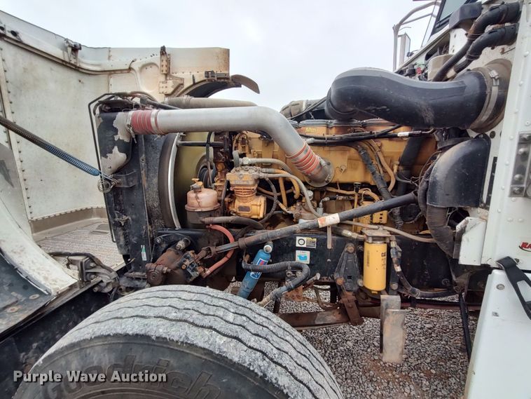 image for item LK9081 2006 Peterbilt 379  semi truck