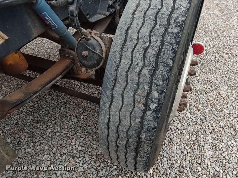 image for item LK9081 2006 Peterbilt 379  semi truck